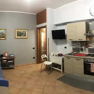 Casa Via Dei Fiorentini , Napoli Italia